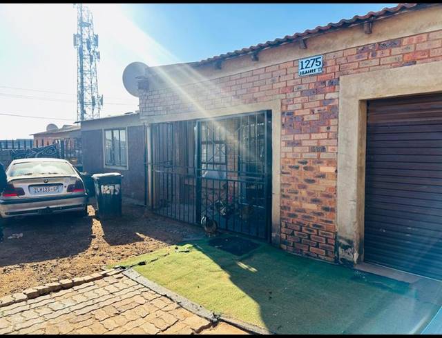 6 BEDROOM HOUSE FOR SALE IN RONDEBULT